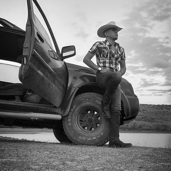 Meet your Posher, Luis - Picture 1 of 1